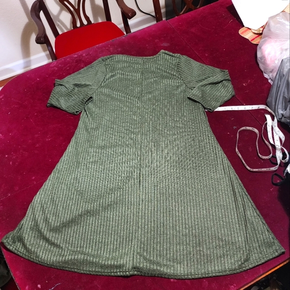Dark Green Dress 👗 - Picture 7 of 7